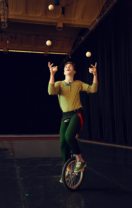 Juggler on a unicycle