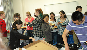 Students enjoying pizza and conversation