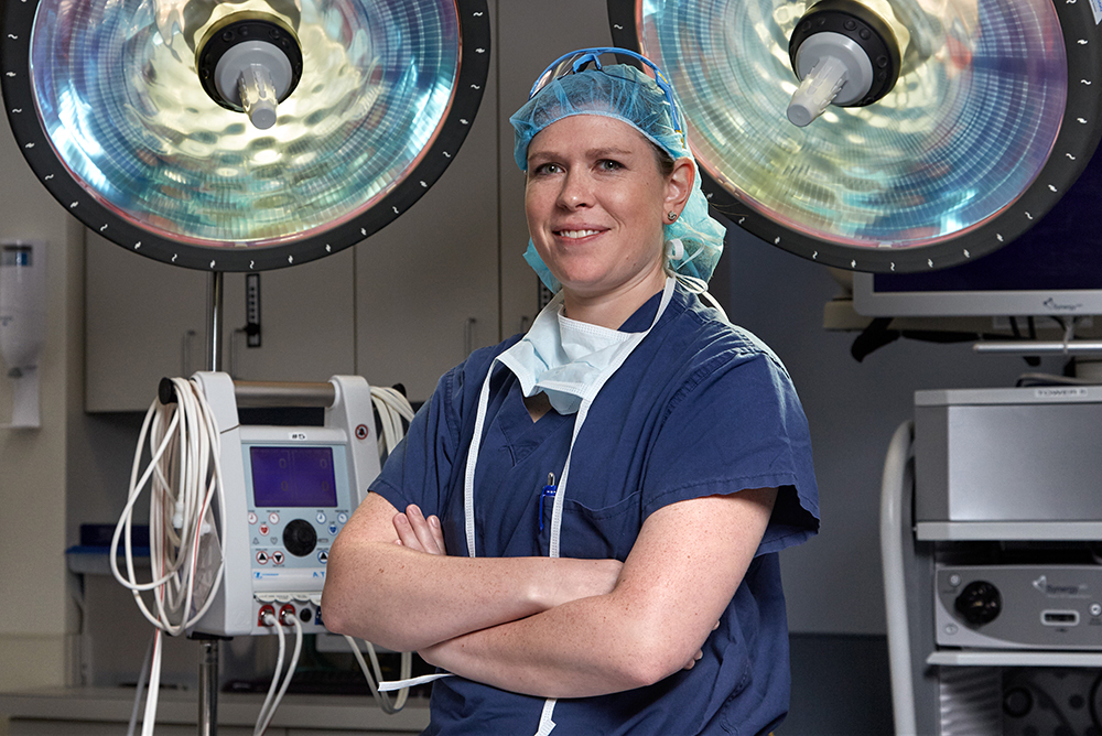 141001a019_geaney_1000x668 Lauren E. Geaney, M.D., in the operating room